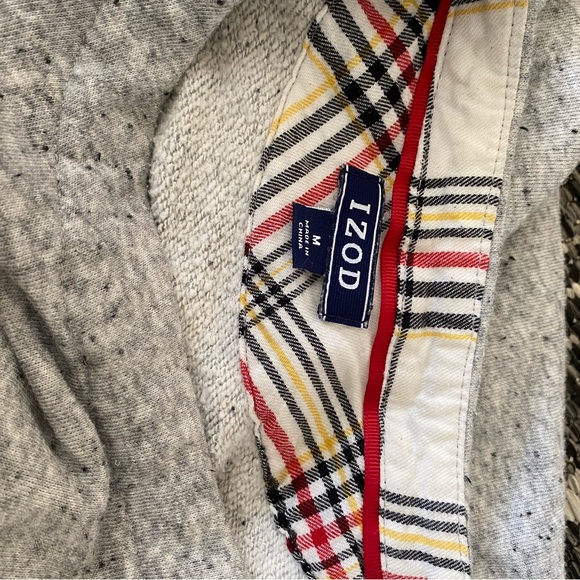 color: GRAY WITH MULTICOLORED HEM | brand: IZOD | size: MEDIUM - Picture 3 of 3